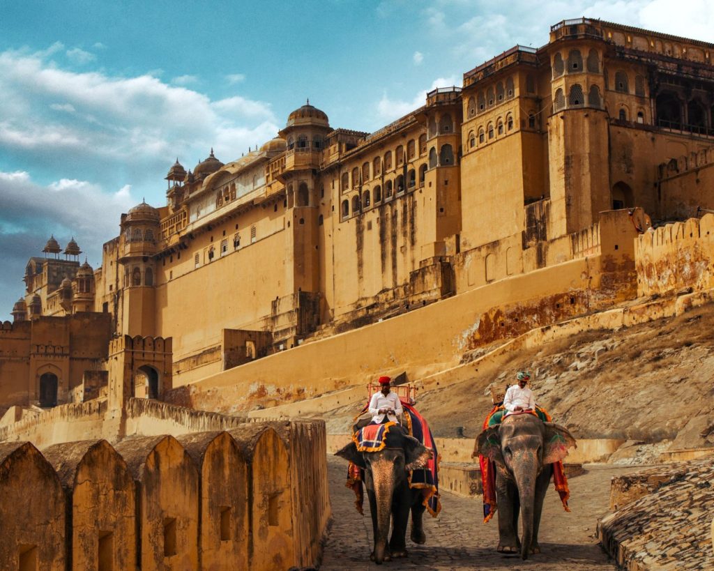 A majestic view of Amer Fort in Jaipur, with intricate architecture and stunning surroundings, captured by HappyFeet tours llp Rajasthan tour from kolkata